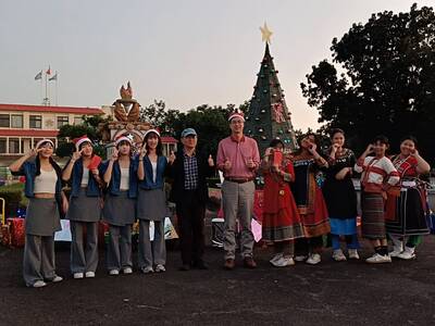 114.12.17-受邀屏東榮家聖誕點燈演出